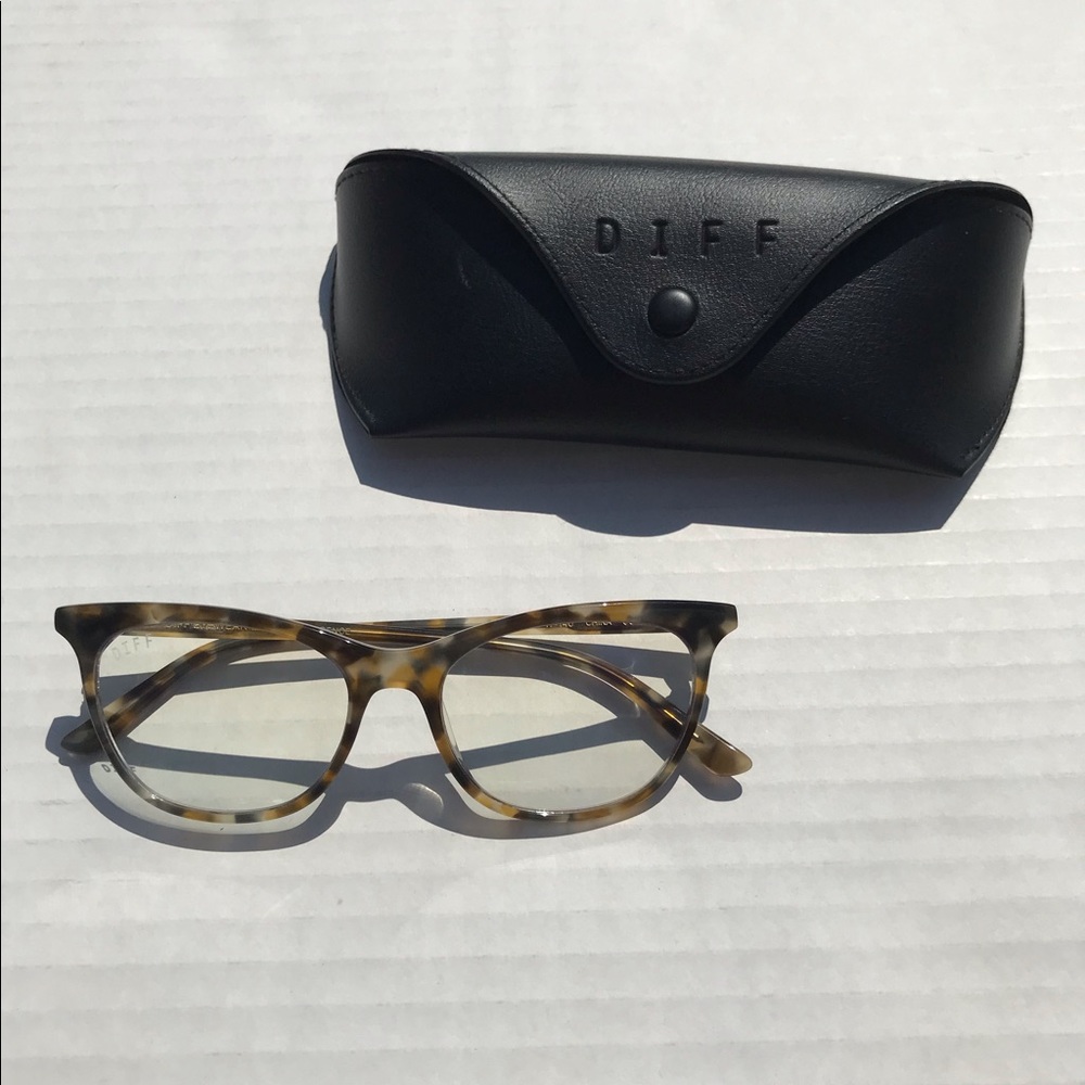 DIFF EYEWEAR “Jade” Cat Eye Blue Light Glasses - Amber Tortoise